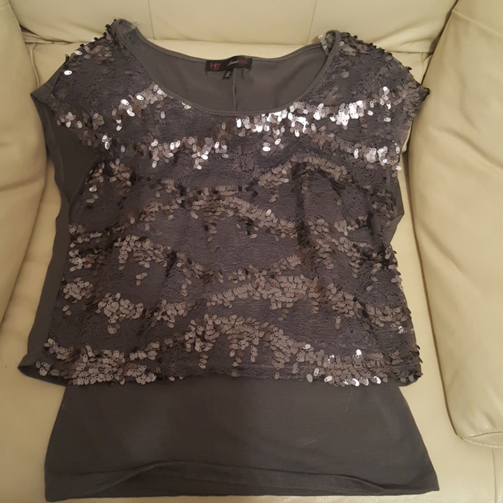 Ladies top - Picture 1 of 4